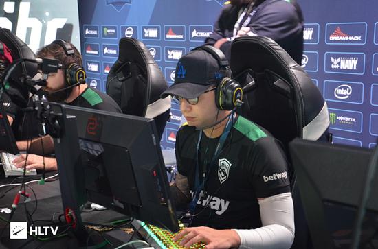 Dota2在线玩家数突破51万引发热议